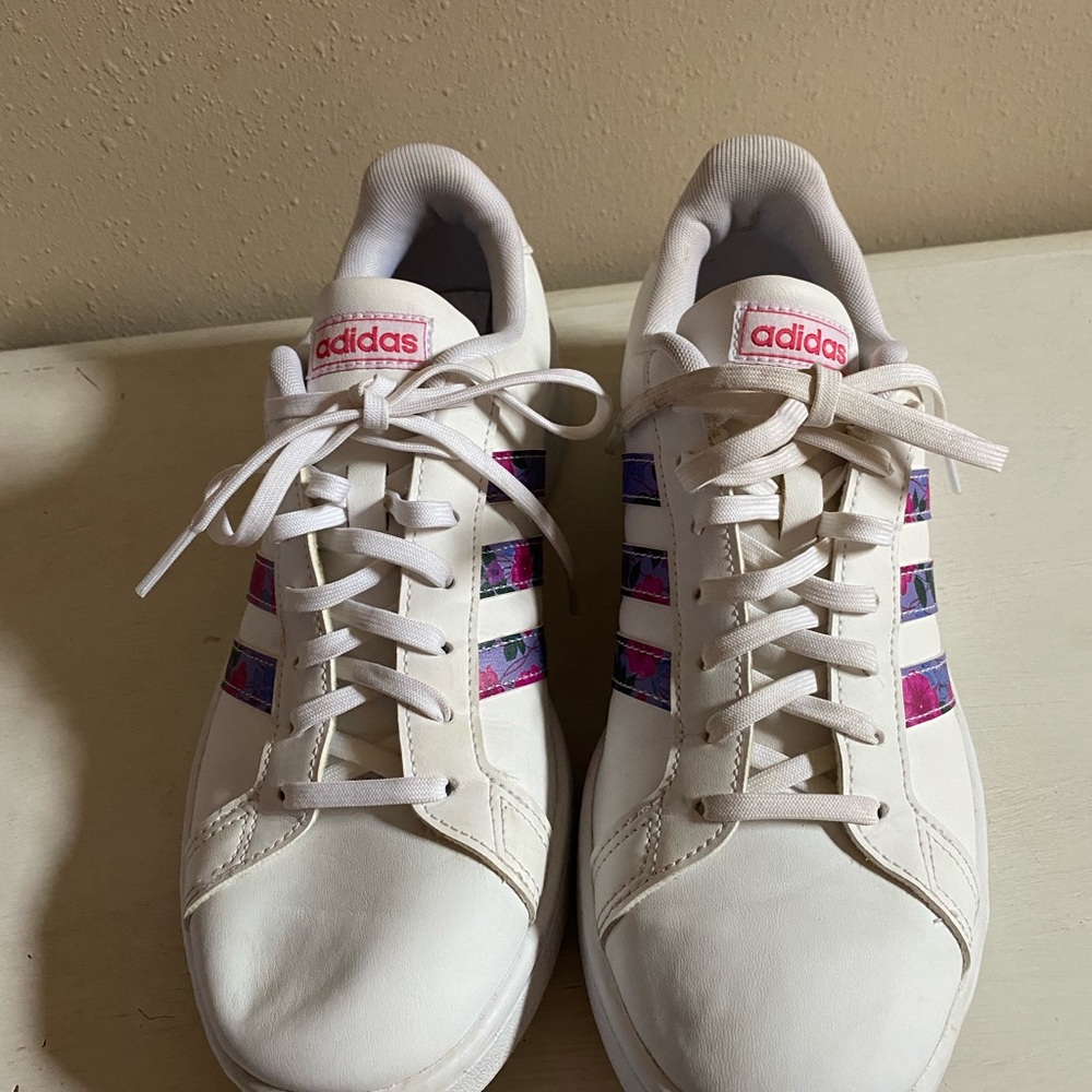 ADIDAS X Farm Rio Grand Court Leather Floral Art Shoes
EGO536 Women's Size 9.5 - Picture 4 of 12